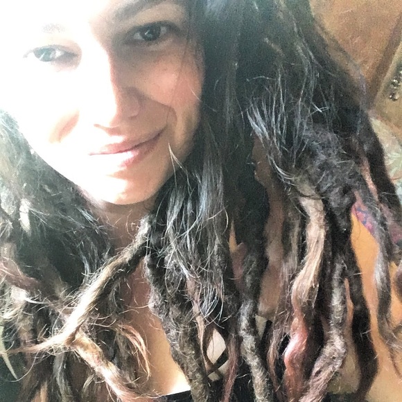 Meet your Posher, Tiffanie - Picture 2 of 2